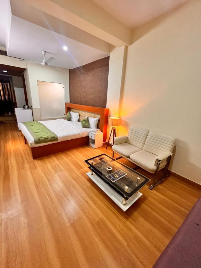 Hotel Oyster Pearl I Near Medanta Hospital I Sec-39 I Gurgaon Exterior foto