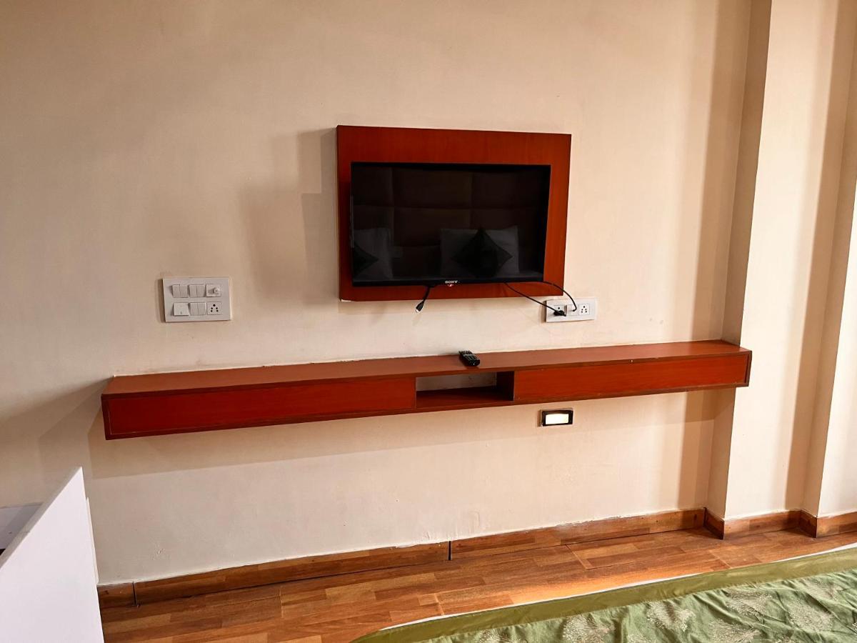 Hotel Oyster Pearl I Near Medanta Hospital I Sec-39 I Gurgaon Exterior foto