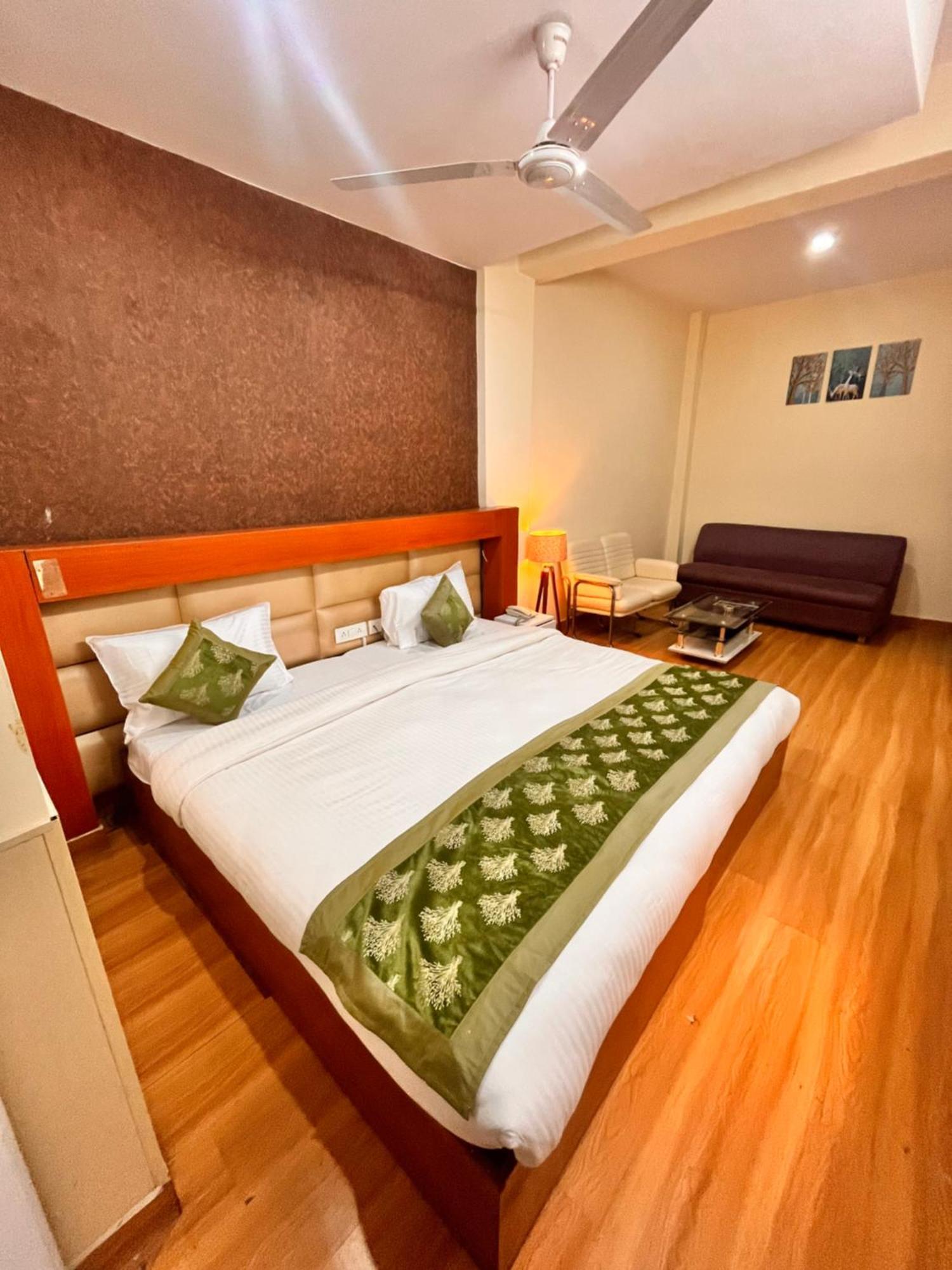 Hotel Oyster Pearl I Near Medanta Hospital I Sec-39 I Gurgaon Exterior foto